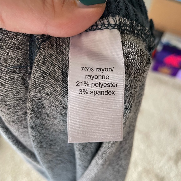 Maurice’s Floral Sweatshirt 💙🤍 - Picture 4 of 6